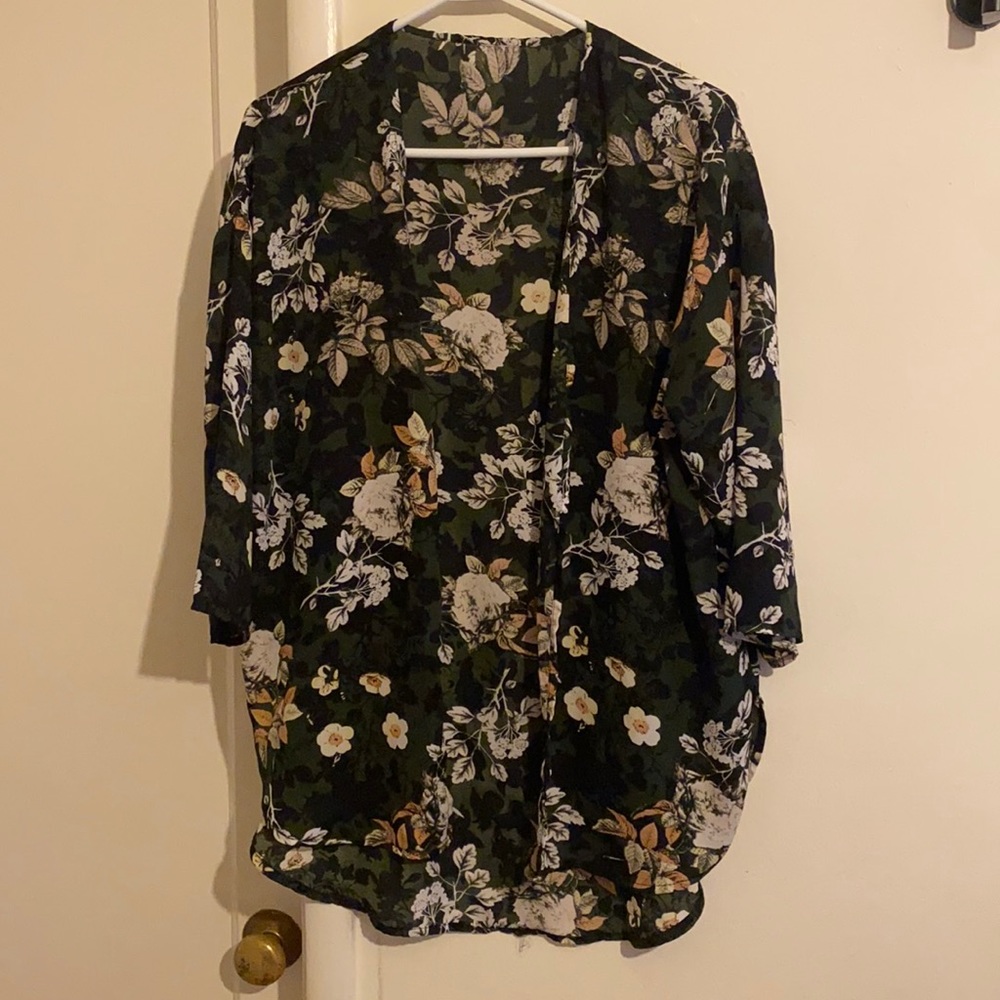 Soft chiffon cardigan/kimono size unknown probably s/m